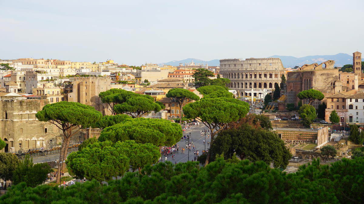 Blick vom Monumento Vittorio Emanuele II über Rom